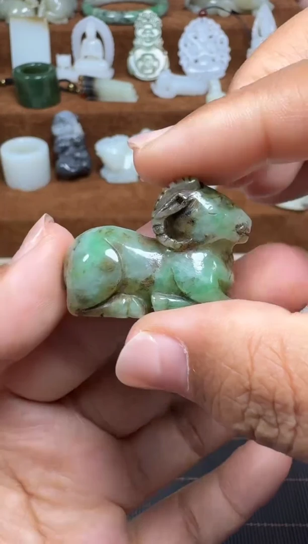 颈饰未镶嵌翡翠1