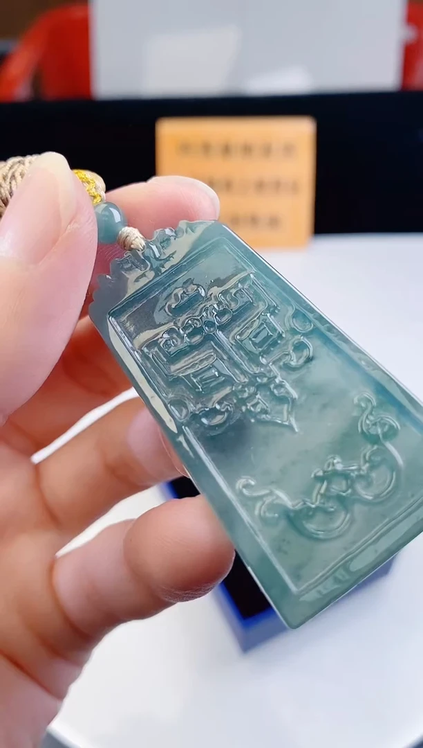 颈饰未镶嵌翡翠·