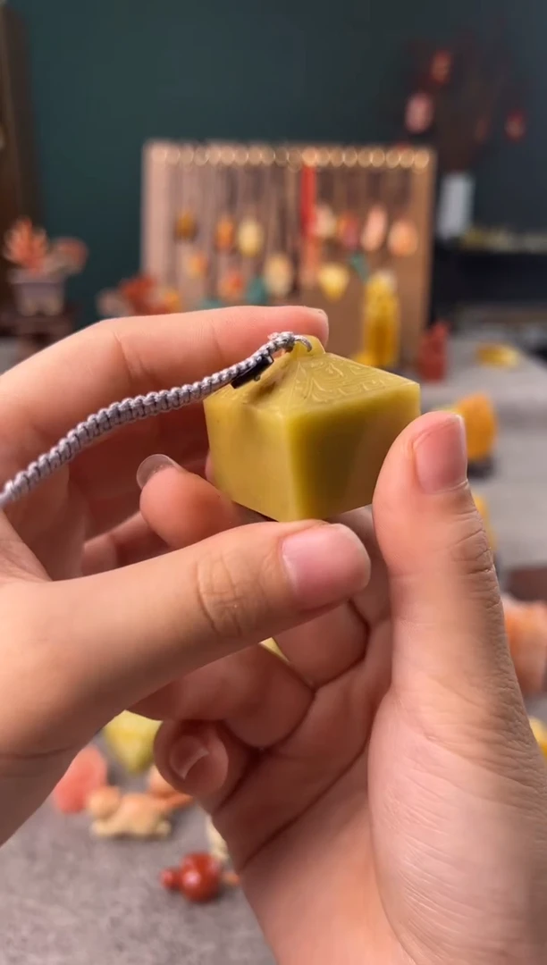 青田石封门青覆斗钮3*3*3