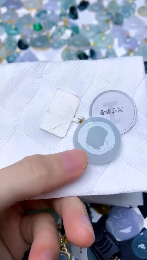 颈饰18K金镶嵌翡翠天然A货翡翠