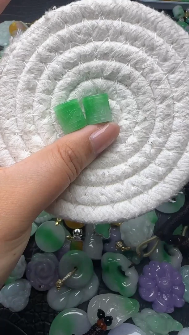 颈饰未镶嵌翡翠缅甸翡翠吊坠