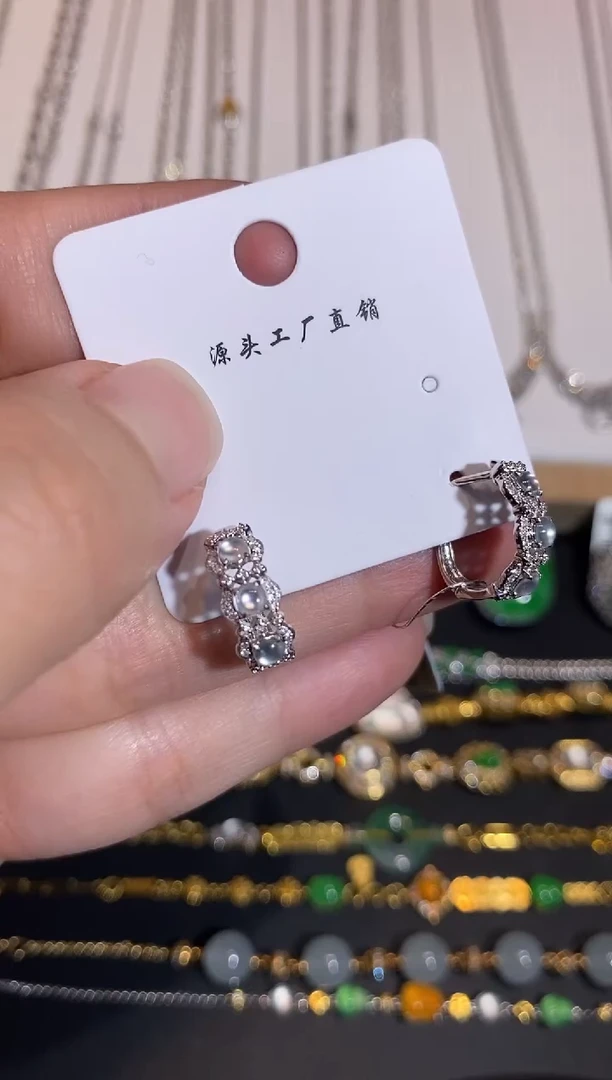18K金镶嵌翡翠耳饰耳饰