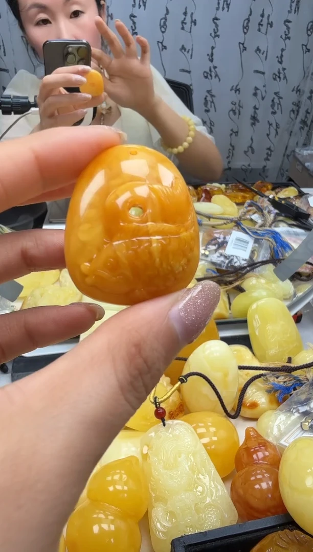 裸石琥珀未镶嵌如图