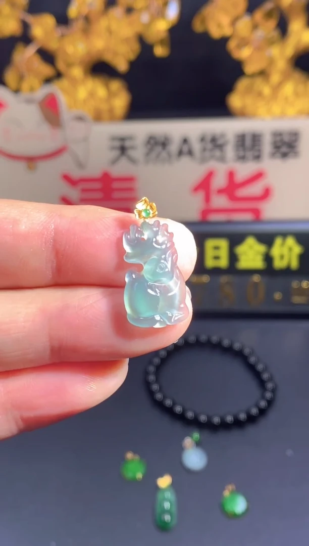 翡翠18K金镶嵌颈饰