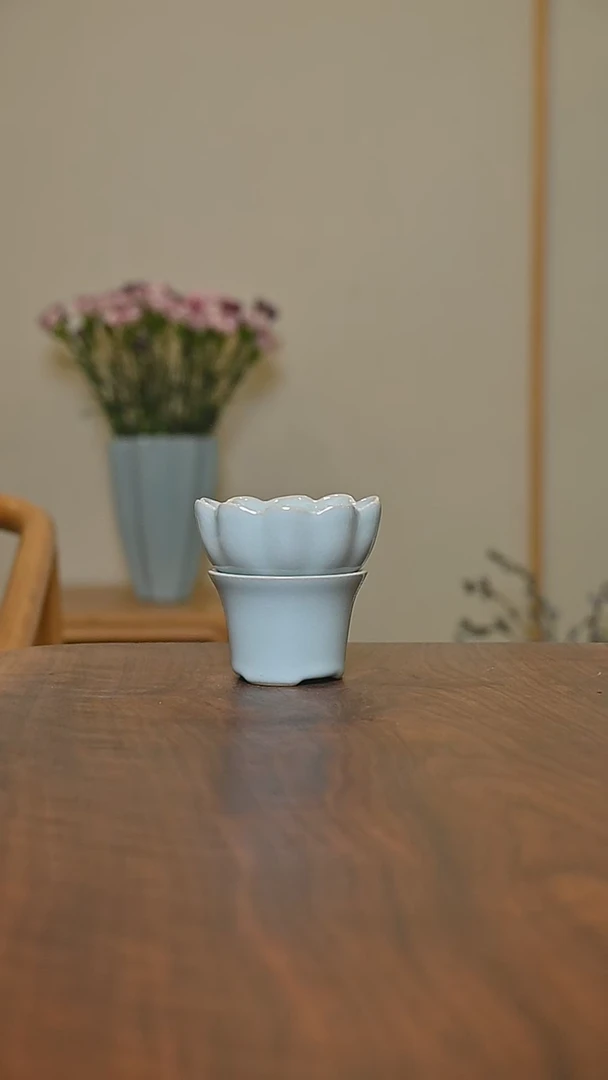 高莲花茶漏 天青 微瑕 无款