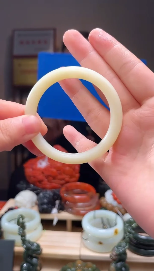 颈饰未镶嵌和田玉丽*52