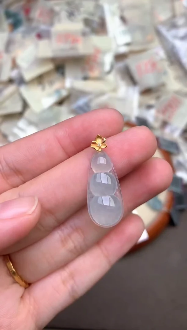 18K金镶嵌挂件翡翠—
