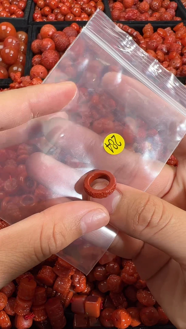 南红玛瑙未镶嵌颈饰11