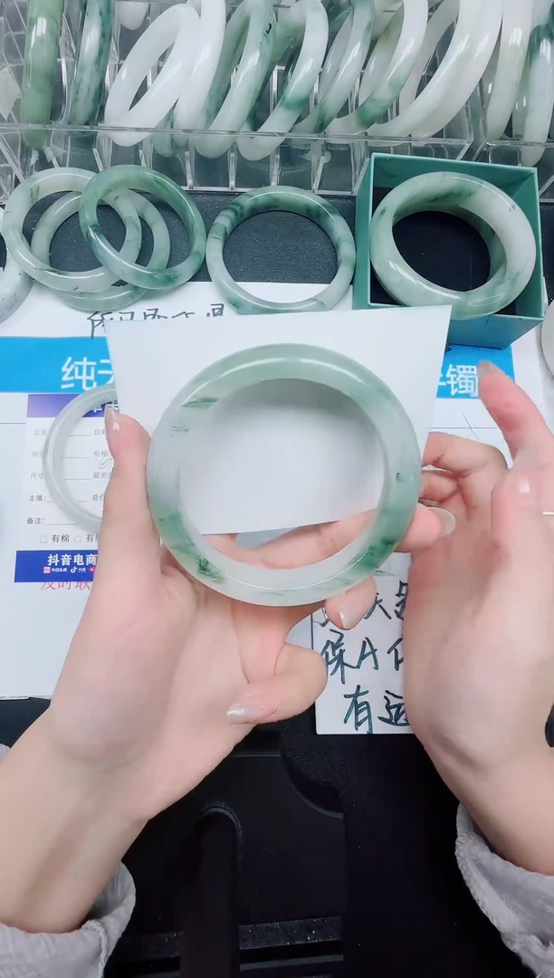 未镶嵌手镯石英质玉258-60.4