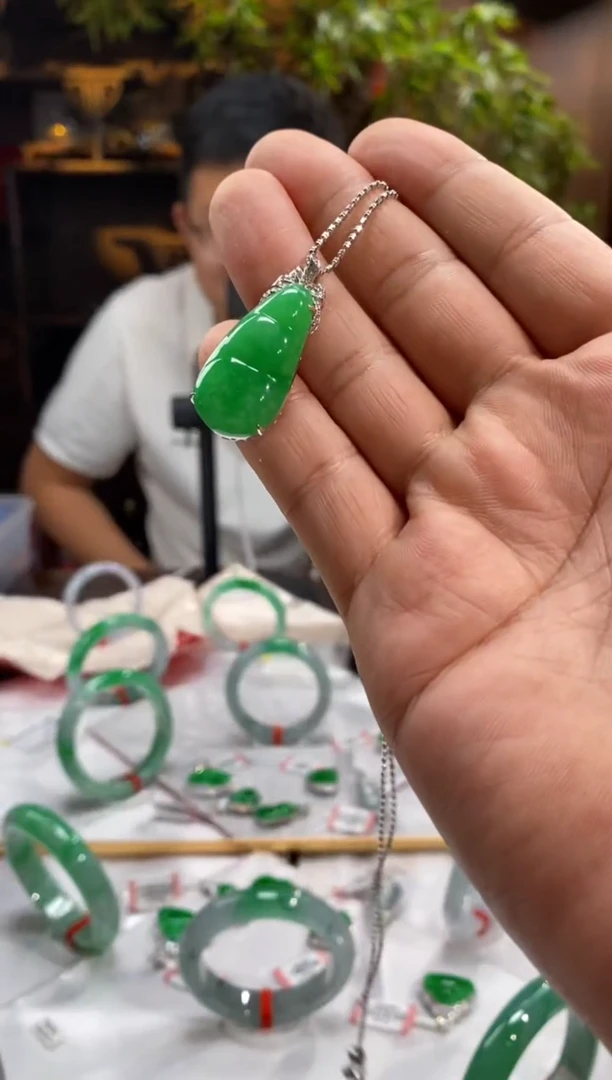 吊坠(不含链)18K金镶嵌翡翠dk402天然缅甸翡翠A货