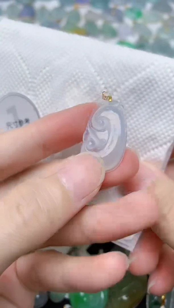 翡翠18K金镶嵌颈饰天然A货翡翠