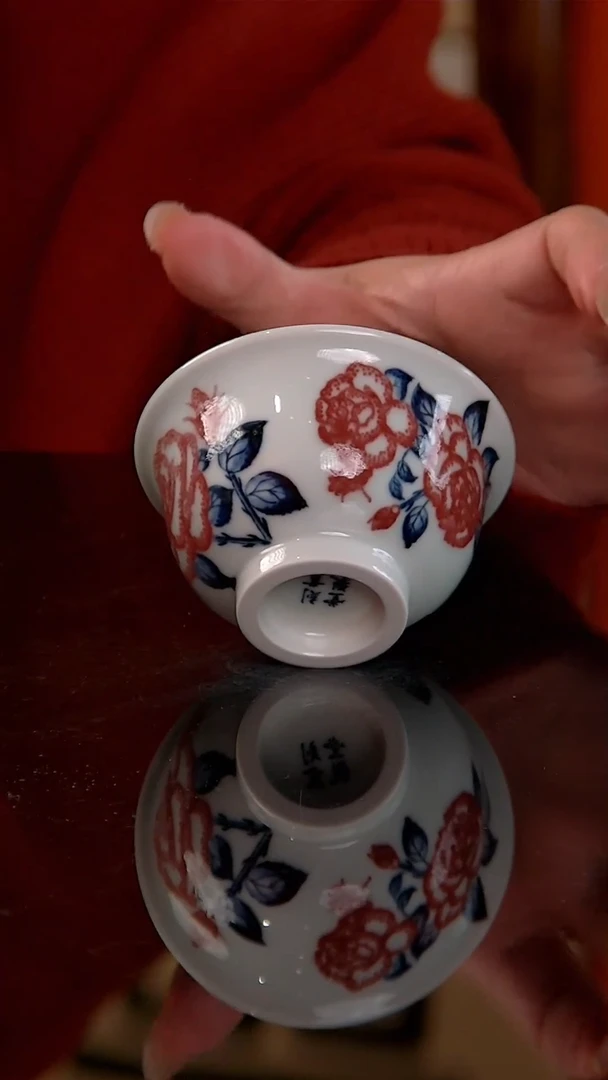 福利款刻画堂青花釉里红玫瑰花压手杯