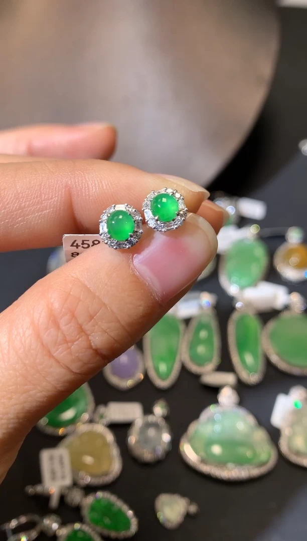 【闪购商品】翡翠吊坠(不含链)18K金镶嵌耳饰