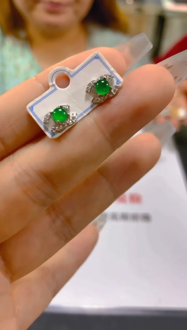 未镶嵌翡翠耳饰多样性发一