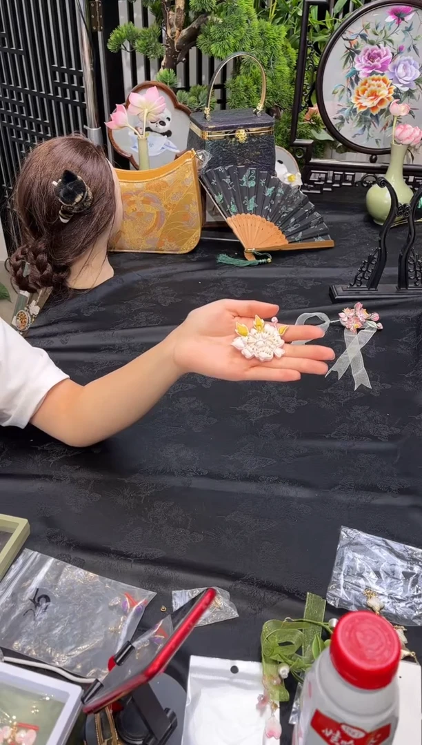 织绣y****…苏绣非遗饰品