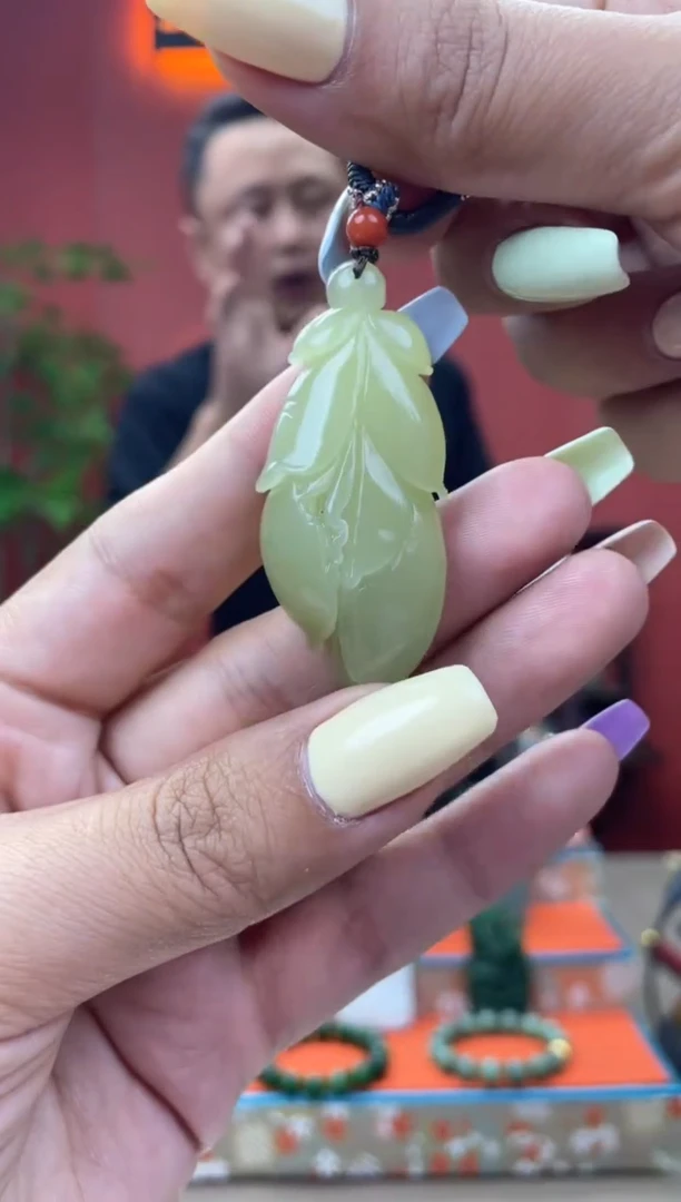 和田玉未镶嵌颈饰挂件