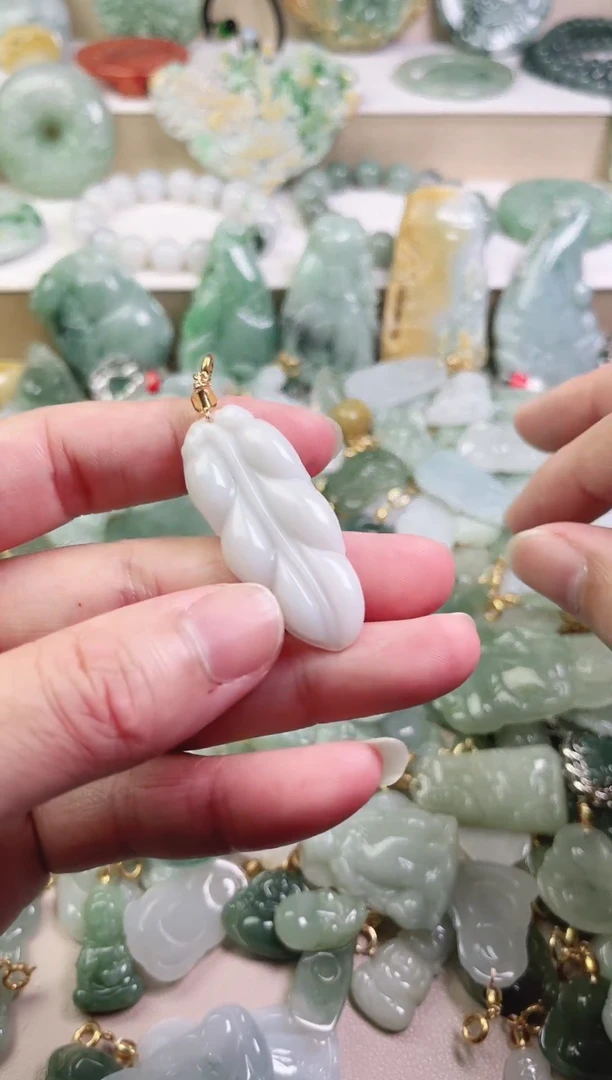 翡翠未镶嵌颈饰25