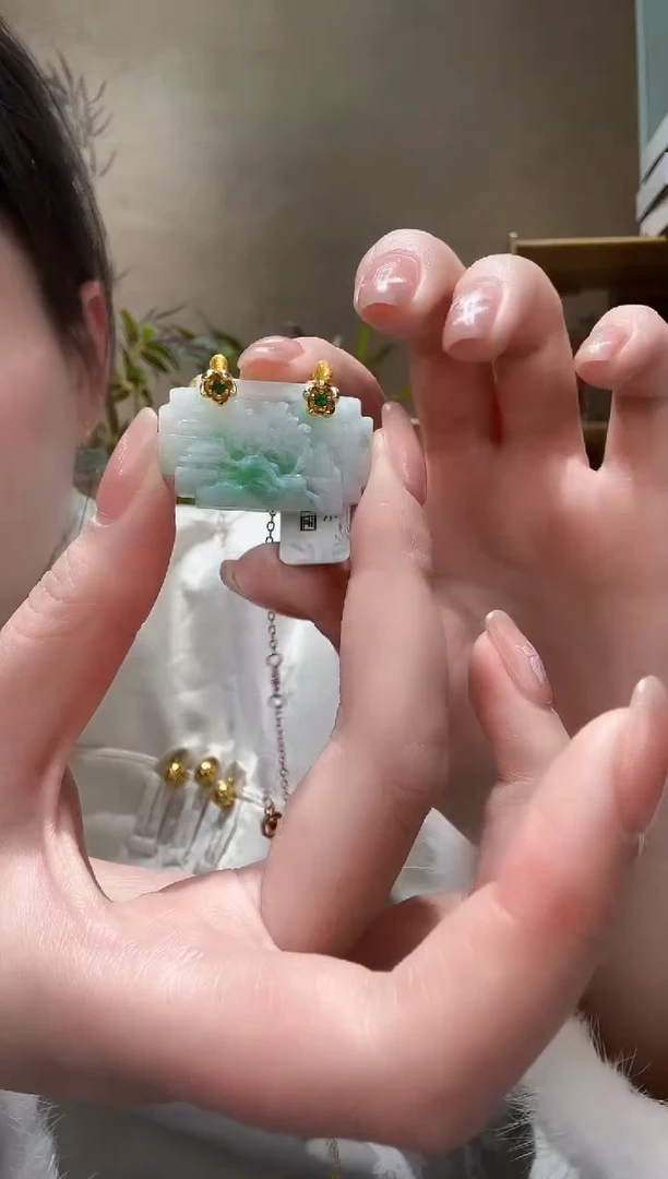 【闪购商品】翡翠颈饰未镶嵌吊坠