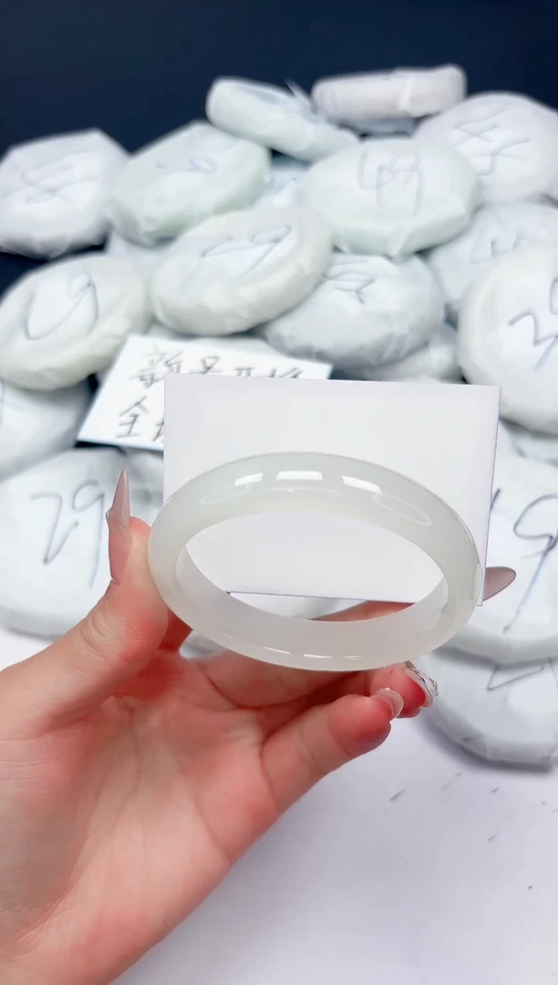 未镶嵌手镯石英质玉A332/59