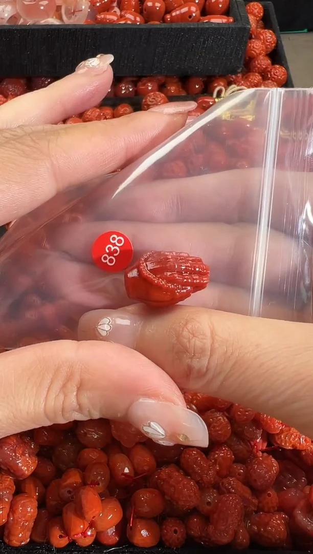 颈饰未镶嵌南红玛瑙1