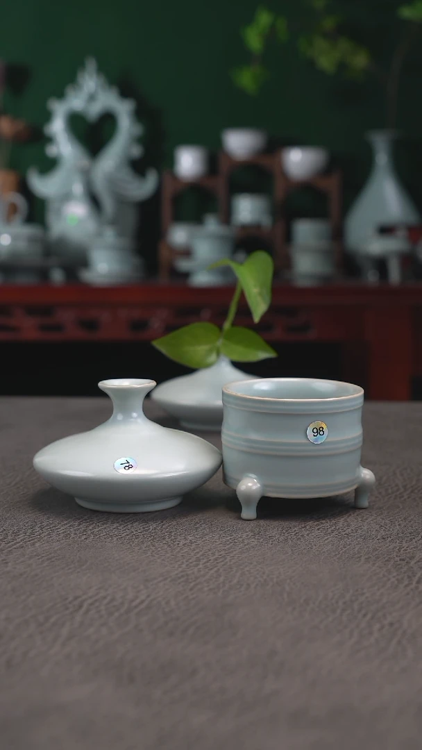 Y****s98号三足杯大瑕简包+78号小花插大瑕出线简包~帆