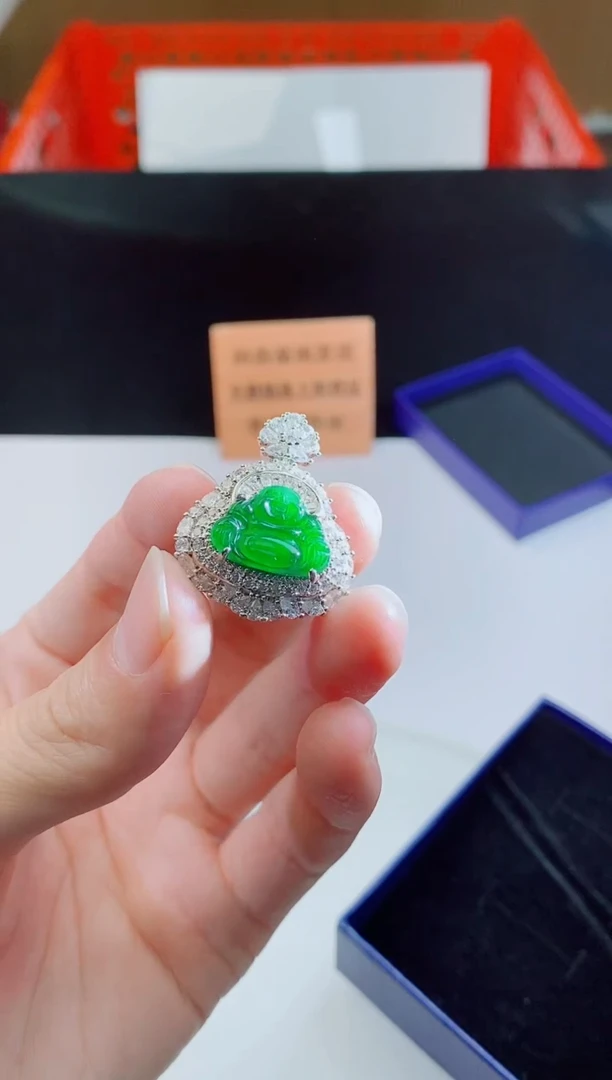 颈饰未镶嵌翡翠     ·