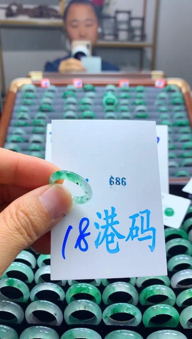 未镶嵌戒圈石英质玉非洲翠