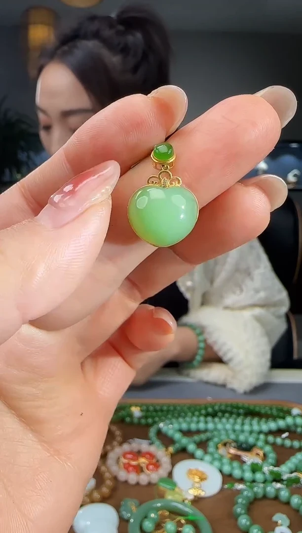 吊坠(不含链)18K金镶嵌和田玉1