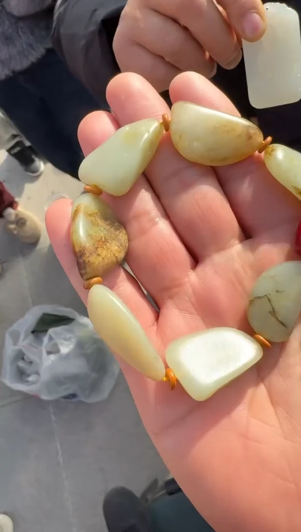 未镶嵌和田玉（糖玉）挂件和田玉