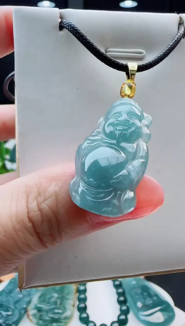翡翠未镶嵌颈饰多样性发货其中一件
