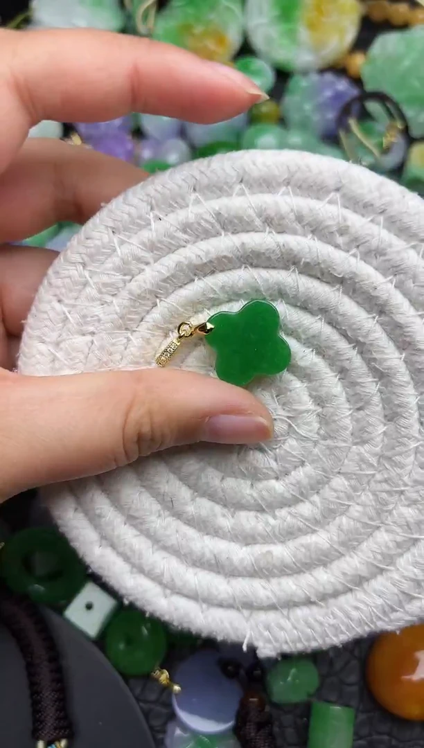 颈饰未镶嵌翡翠缅甸翡翠吊坠