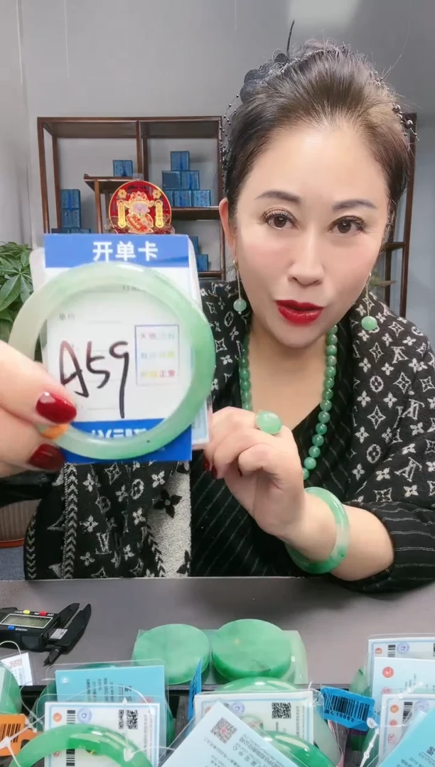 【闪购商品】石英质玉手镯未镶嵌非洲翠