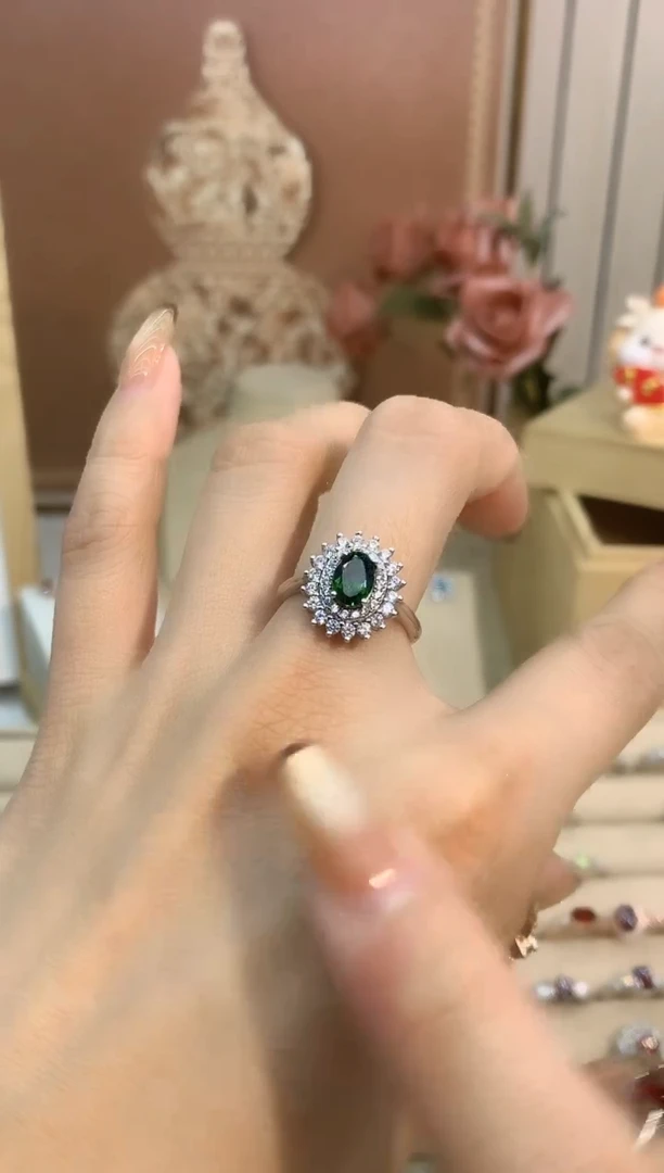 银S925镶嵌透辉石戒指豪镶