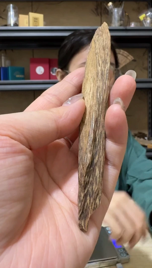 【闪购商品】沉香摆件45号达拉干野料8克+