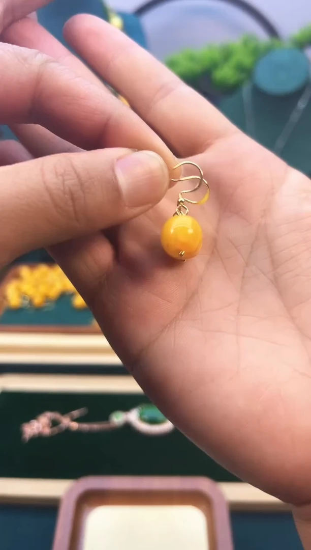 14K金镶嵌蜜蜡耳饰E01