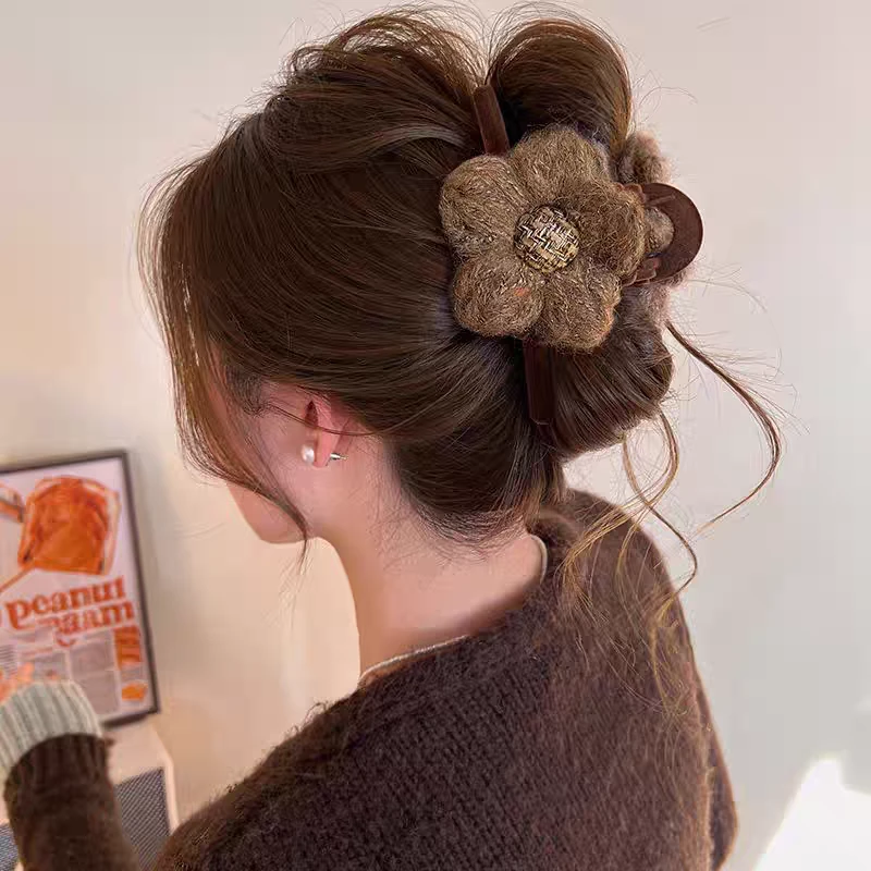 2025秋冬新款毛绒花朵抓夹女高级感后脑勺大号发饰 HY206