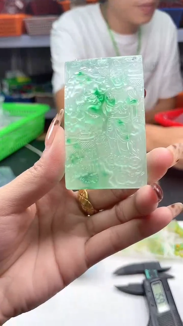 吊坠(赠链)未镶嵌石英质玉飘花观音吊坠