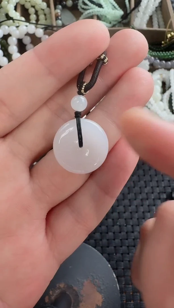 和田玉未镶嵌颈饰20平安扣