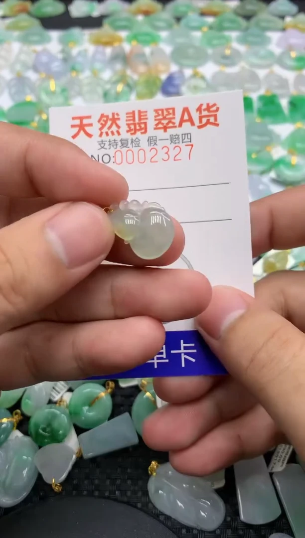 翡翠18K金镶嵌颈饰111111111111