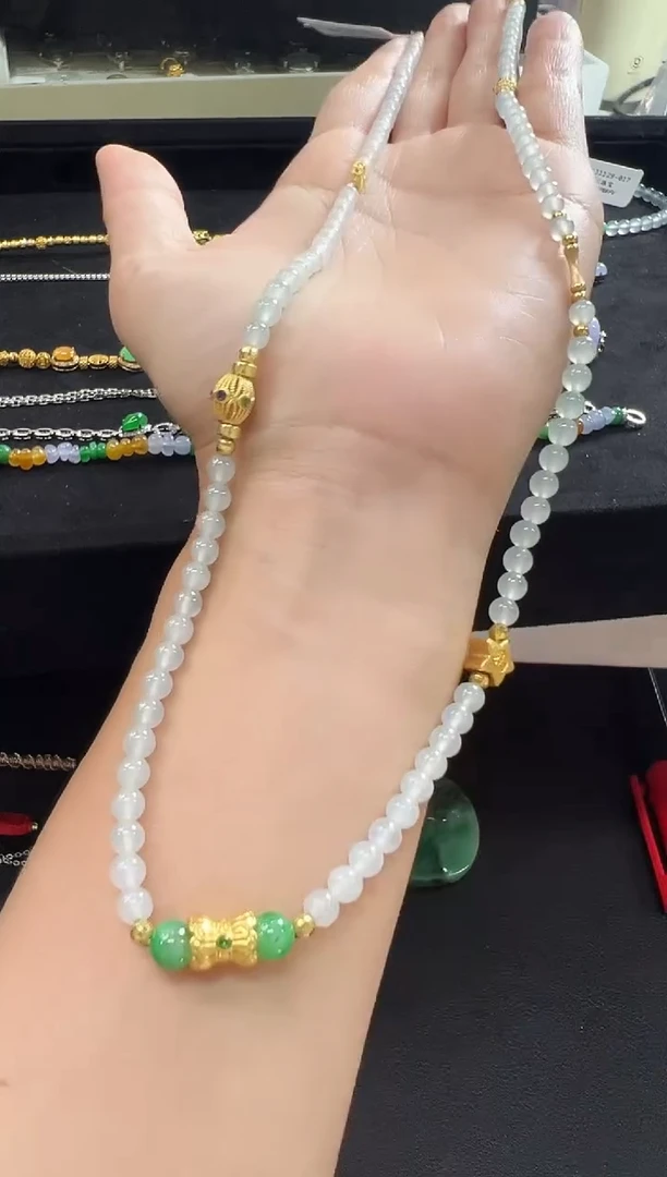 颈饰18K金镶嵌翡翠KLIJ1129-017