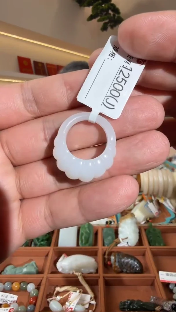 未镶嵌戒指和田玉J 17+