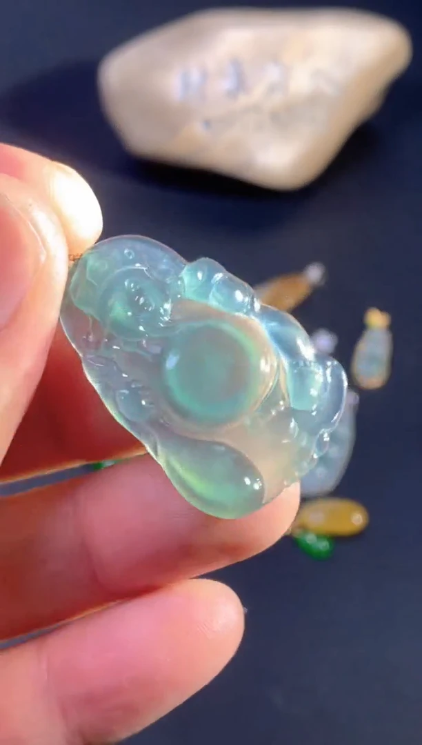 颈饰18K金镶嵌翡翠