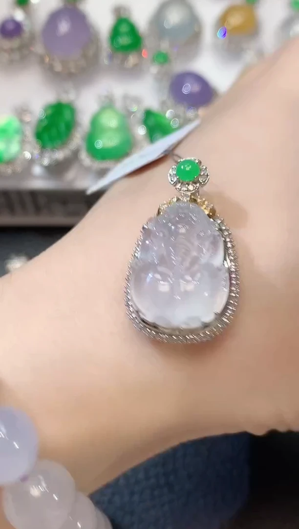 【闪购商品】翡翠吊坠(不含链)18K金镶嵌C16