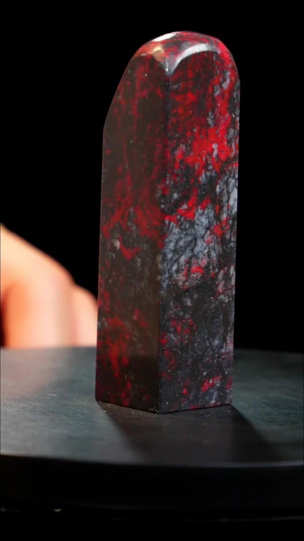 鸡血石梅花牛角鸡血石