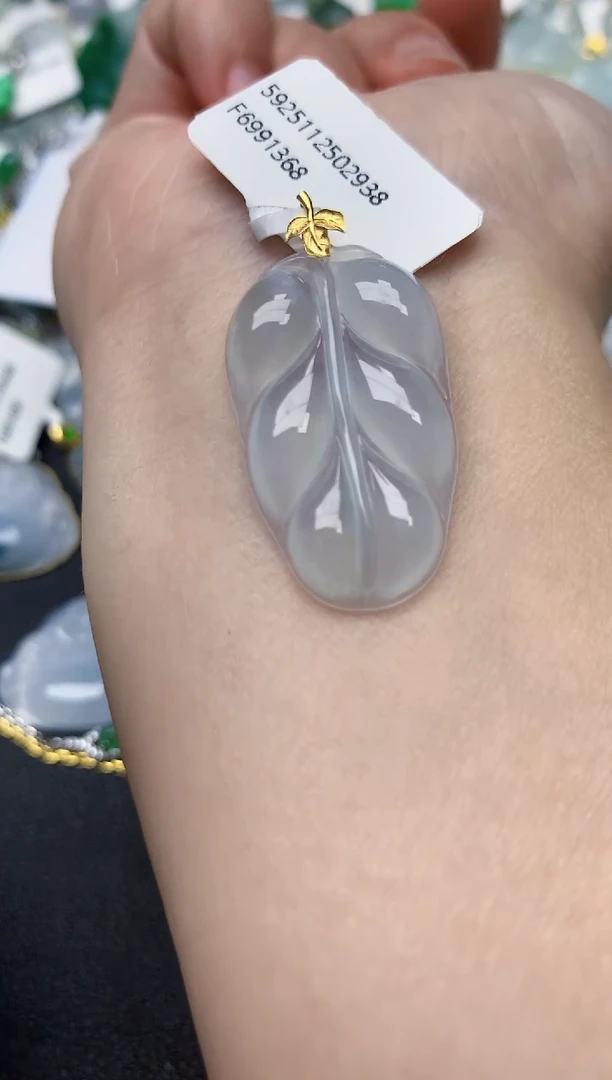 颈饰18K金镶嵌翡翠天然翡翠A货