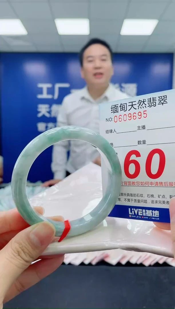 未镶嵌手镯翡翠天然翡翠手镯