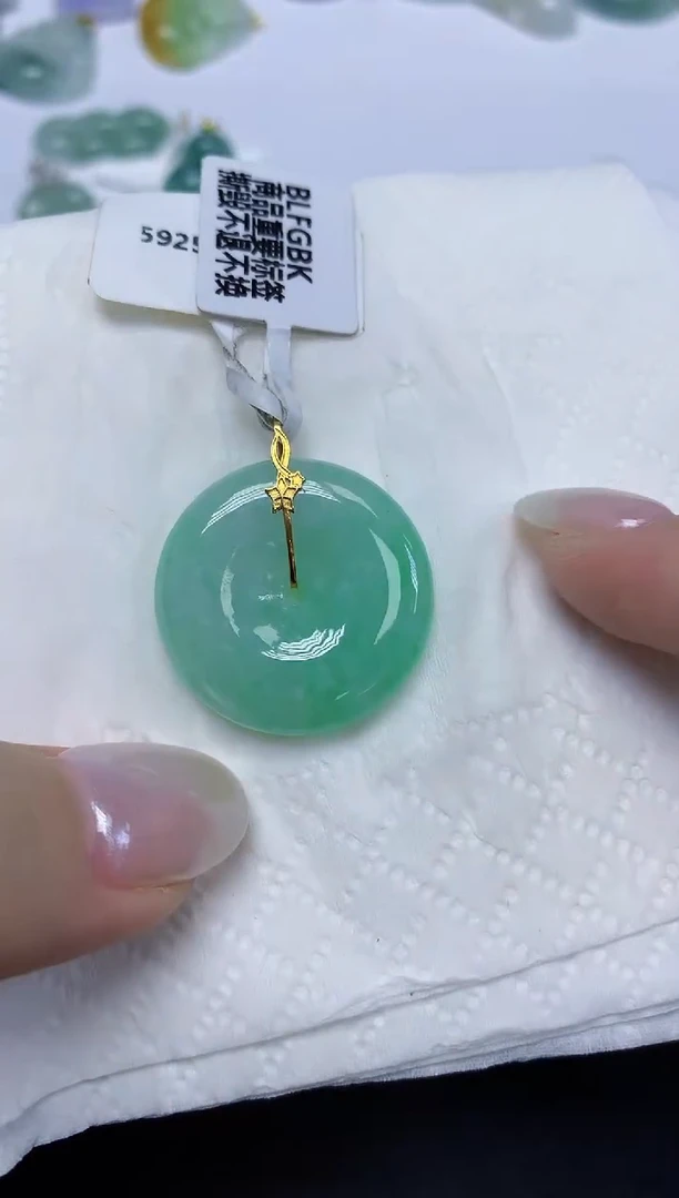 翡翠18K金镶嵌颈饰天然缅甸翡翠A货