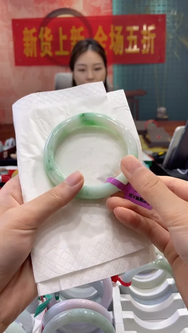 翡翠手镯未镶嵌多人28637