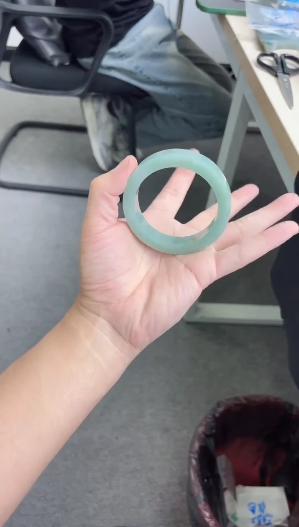 未镶嵌手镯定制翡翠樱**子手镯