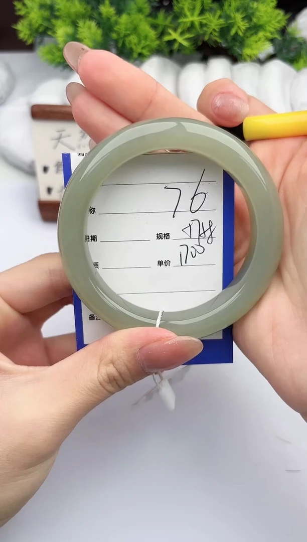 【闪购商品】和田玉手镯未镶嵌柯沛76